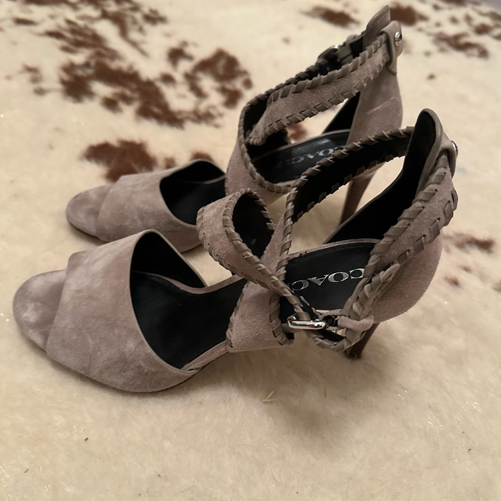 Coach Henny light grey Crisscross Ankle Buckle Whipstitch Open Toe Heels sz 9